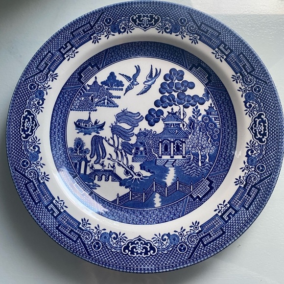 Churchill England Blue willow dinner plates - Picture 1 of 3